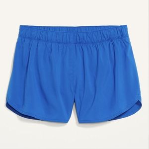 ON dolphin hem run shorts